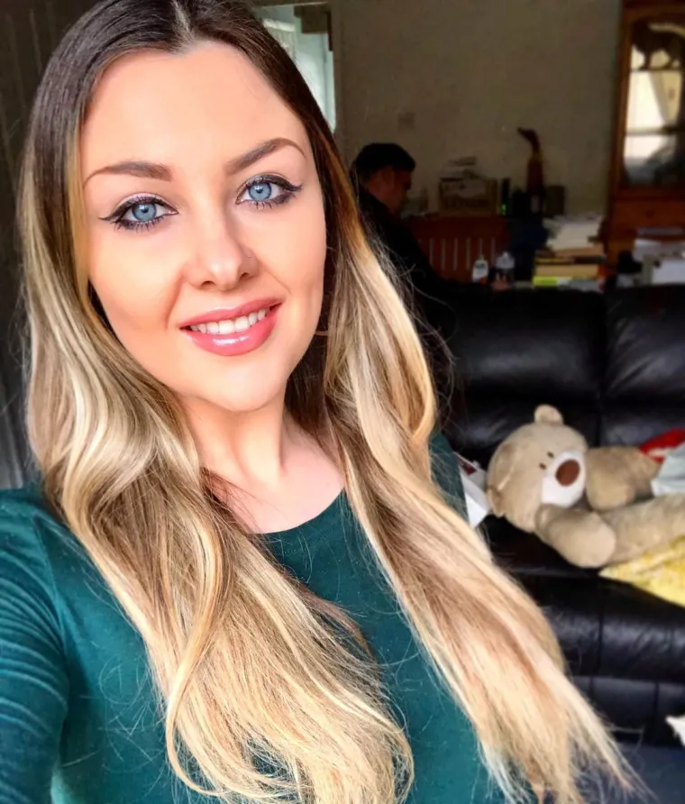 ZA&Scaron;TO NEKI DRUGIMA NE MOGU OPROSTITI LJUBAV? Neprestano je napadaju, pitaju za&scaron;to je ljepotica poput nje izabrala takvog mu&scaron;karca