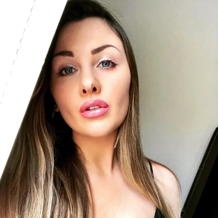 ZA&Scaron;TO NEKI DRUGIMA NE MOGU OPROSTITI LJUBAV? Neprestano je napadaju, pitaju za&scaron;to je ljepotica poput nje izabrala takvog mu&scaron;karca
