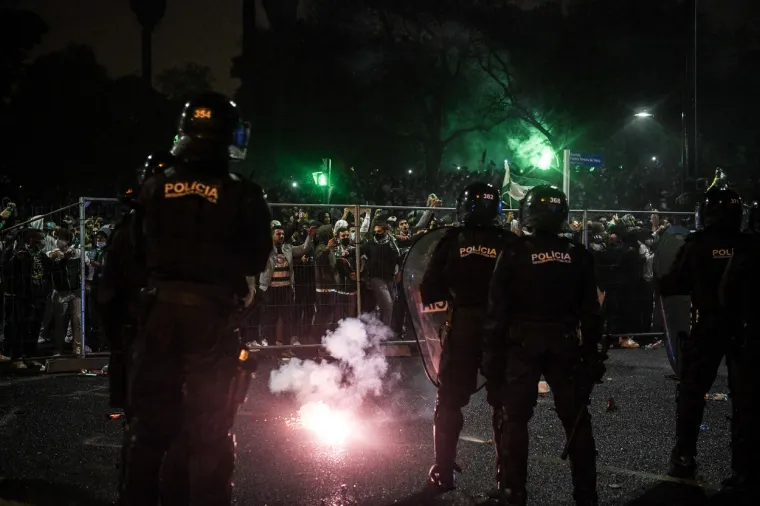 JAVNOST ŠOKIRANA NEREDIMA: Pogledajte detalj uz metalnu ogradu - da, ovo su pokušali napraviti