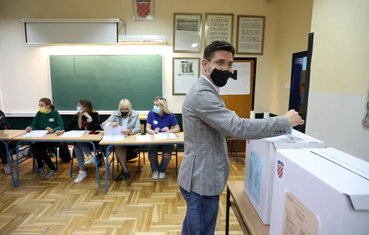 Kandidat MOST-a Zvonimir Troskot glasovao je na svom biračkom mjestu