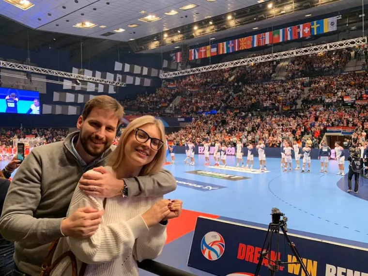 Kada je riječ o privatnom životu poznato je kako je u braku sa uspje&scaron;nom odvjetnicom Ivom Kovačević Radić. Njihova ljubavna priča započela je tijekom srednjo&scaron;kolskih dana u osječkoj Matematičkoj gimnaziji, gdje su pohađali isti razred. Par je u vezi od mature, a vjenčali su se 2018. godine. 