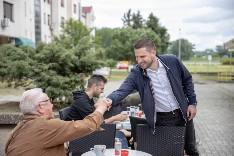 FOTO - Najizgledniji osječki gradonačelnik Ivan Radić: Sa 28 godina već je bio u Saboru, a najveća potpora mu je supruga odvjetnica