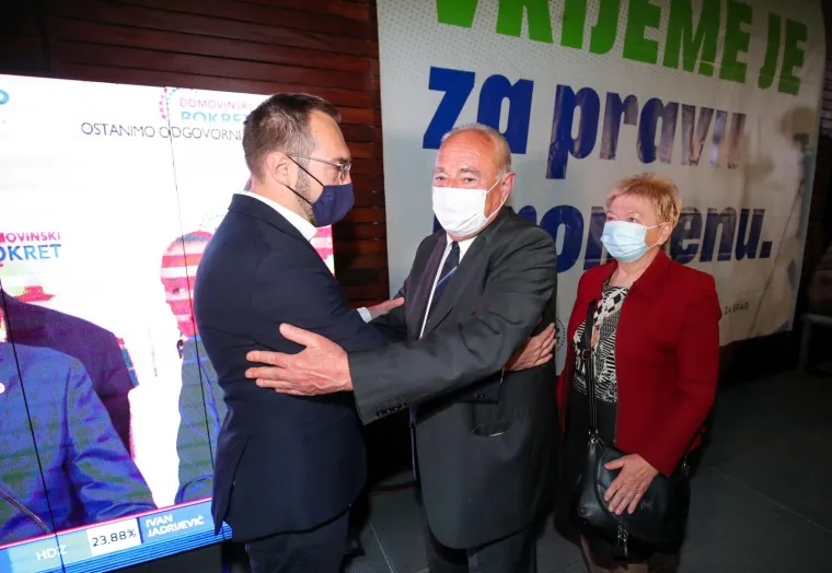 Tomislav Toma&scaron;ević, premoćni pobjednik izbora u Zagrebu, pobjedu je slavio i sa svojim najmilijima