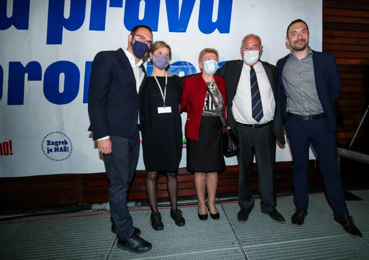 Tomislav Toma&scaron;ević, premoćni pobjednik izbora u Zagrebu, pobjedu je slavio i sa svojim najmilijima