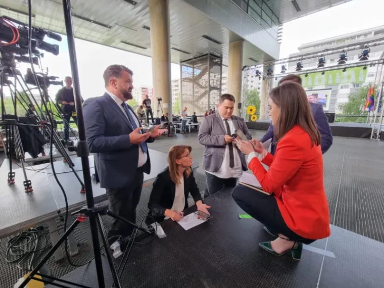 Reporteri RTL-a u stožerima kandidata: Iz minute u minutu u studio RTL-a javljaju najnovije informacije s terena!