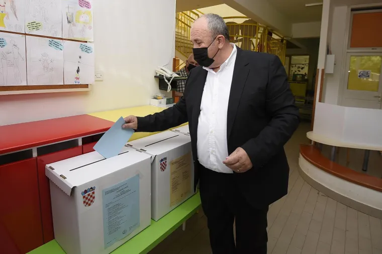 Splitski gradonačelnik Željko Kerum iza&scaron;ao je na lokalne izbore