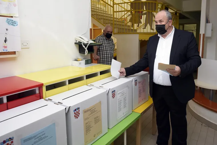 Splitski gradonačelnik Željko Kerum iza&scaron;ao je na lokalne izbore