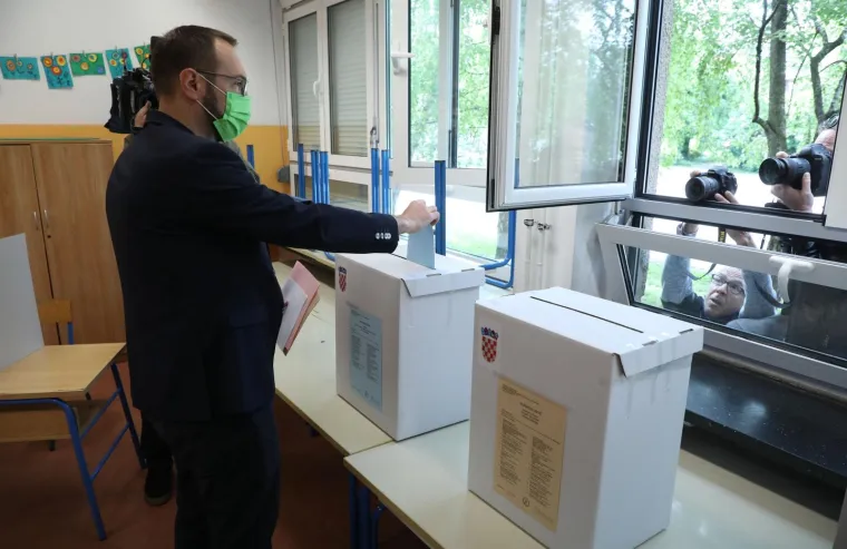 Kandidat Tomislav Toma&scaron;ević glasao je na lokalnim izborima