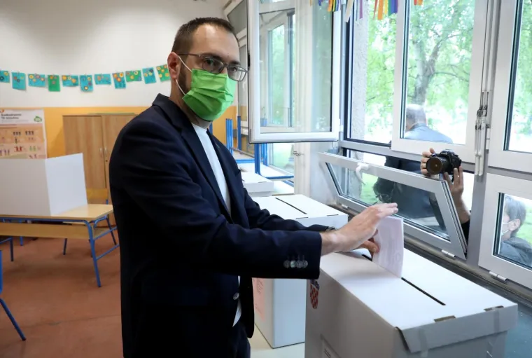 Kandidat Tomislav Toma&scaron;ević glasao je na lokalnim izborima