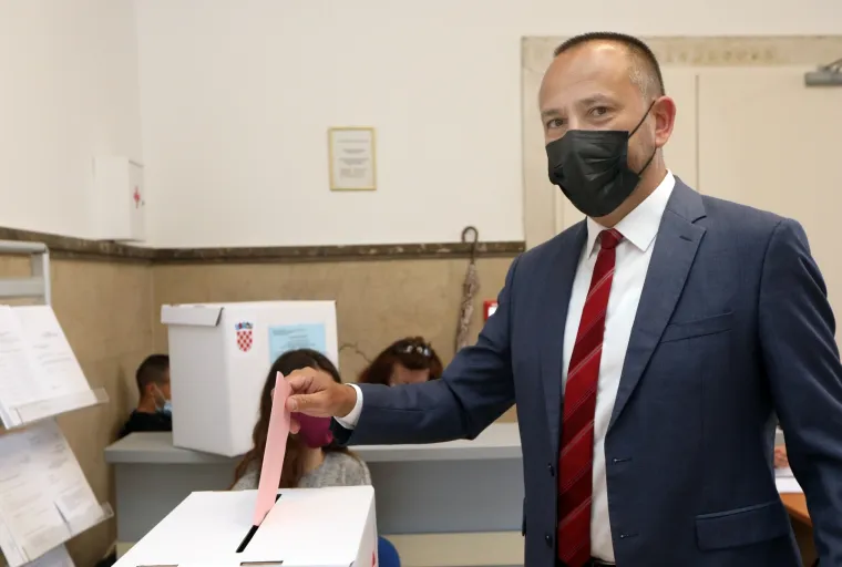 Kandidat za gradonačelnika &Scaron;ibenika Zekanović glasao je na izborima