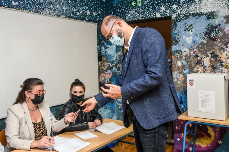 Kandidat za zagrebačkog gradonačelnika Jo&scaron;ko Klisović glasovao je na lokalnim izborima