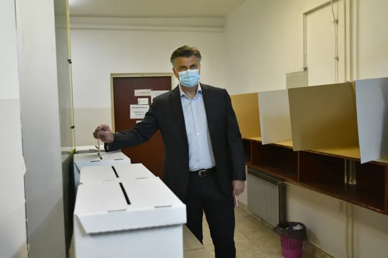 Predsjednik Vlade Andrej Plenković obavio je građansku dužnost i glasao na izborima