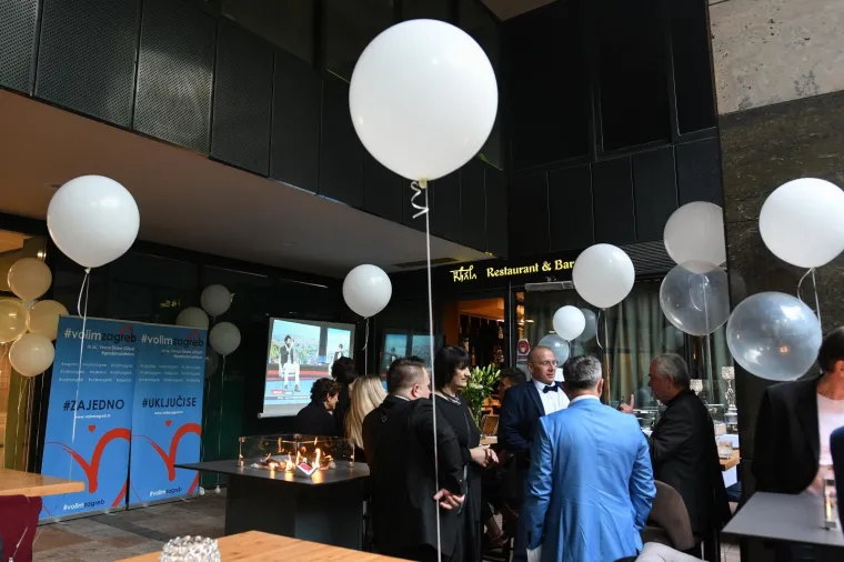 NASMIJEŠENA ŠKARE OŽBOLT: Atmosfera u stožeru kandidatkinje za zagrebačku gradonačelnicu