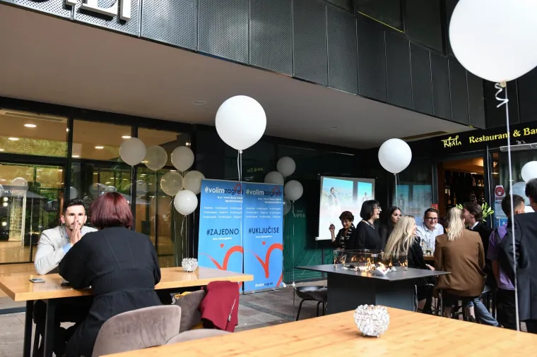 NASMIJEŠENA ŠKARE OŽBOLT: Atmosfera u stožeru kandidatkinje za zagrebačku gradonačelnicu