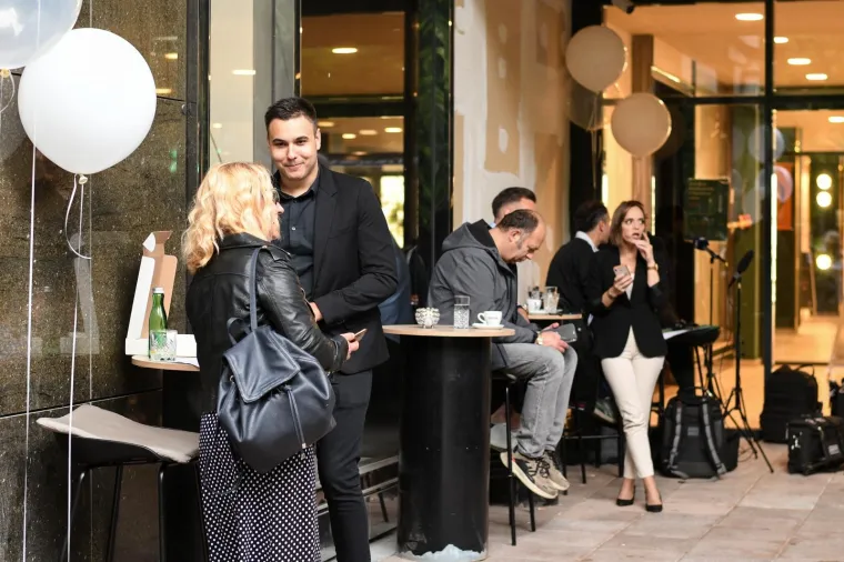 NASMIJEŠENA ŠKARE OŽBOLT: Atmosfera u stožeru kandidatkinje za zagrebačku gradonačelnicu