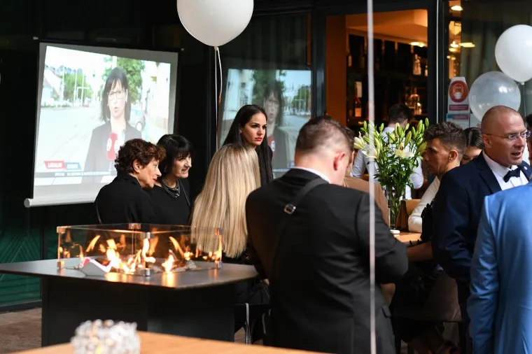 NASMIJEŠENA ŠKARE OŽBOLT: Atmosfera u stožeru kandidatkinje za zagrebačku gradonačelnicu