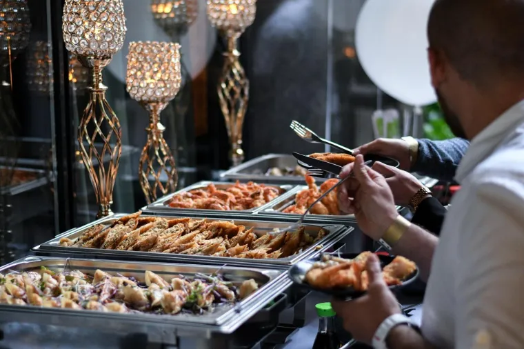 NASMIJEŠENA ŠKARE OŽBOLT: Atmosfera u stožeru kandidatkinje za zagrebačku gradonačelnicu