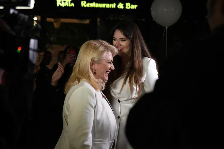 NASMIJEŠENA ŠKARE OŽBOLT: Atmosfera u stožeru kandidatkinje za zagrebačku gradonačelnicu