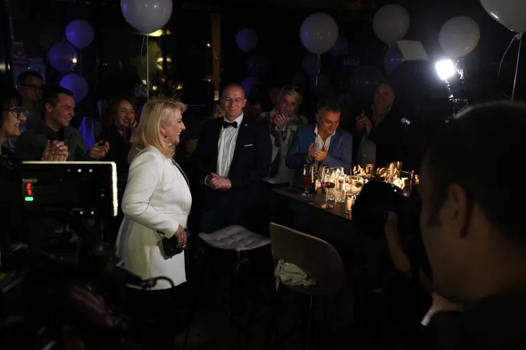 NASMIJEŠENA ŠKARE OŽBOLT: Atmosfera u stožeru kandidatkinje za zagrebačku gradonačelnicu