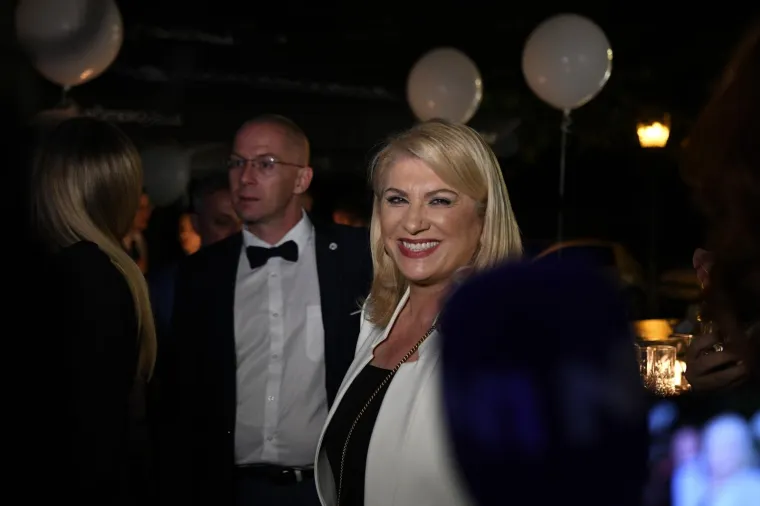 NASMIJEŠENA ŠKARE OŽBOLT: Atmosfera u stožeru kandidatkinje za zagrebačku gradonačelnicu