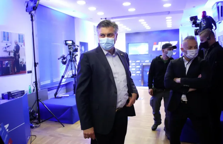 ZAGREB: Atmosfera u izbornom stožeru kandidata HDZ-a, HSLS-a i HSU-a