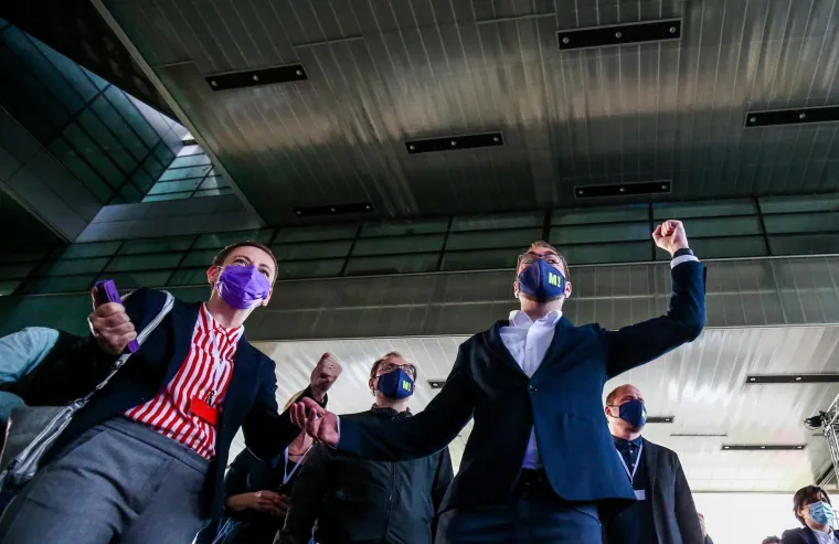 SLAVLJE U STOŽERU TOMISLAVA TOMA&Scaron;EVIĆA; Veselje nakon prvih rezultata vodećeg kandidata za zagrebačkog gradonačelnika