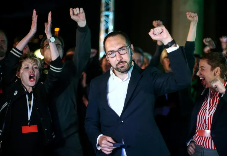 SLAVLJE U STOŽERU TOMISLAVA TOMA&Scaron;EVIĆA; Veselje nakon prvih rezultata vodećeg kandidata za zagrebačkog gradonačelnika