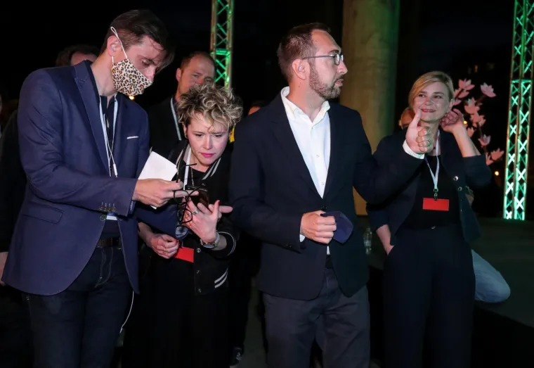 SLAVLJE U STOŽERU TOMISLAVA TOMA&Scaron;EVIĆA; Veselje nakon prvih rezultata vodećeg kandidata za zagrebačkog gradonačelnika