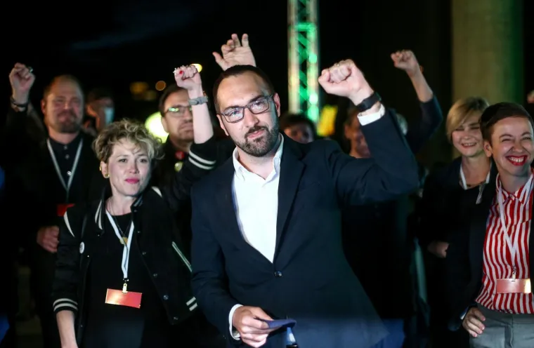 SLAVLJE U STOŽERU TOMISLAVA TOMA&Scaron;EVIĆA; Veselje nakon prvih rezultata vodećeg kandidata za zagrebačkog gradonačelnika