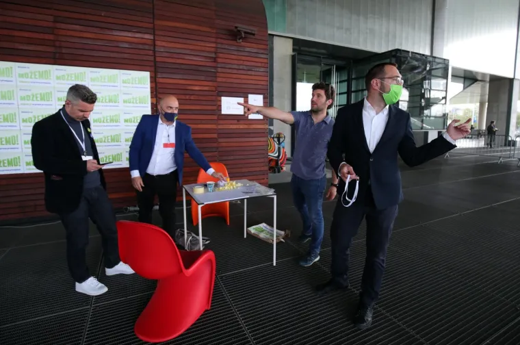 POSLJEDNJE PRIPREME: Izborni stožer kandidata za gradonačelnika Tomislava Toma&scaron;evića