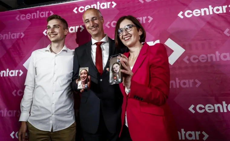 16.05.2021., Split - Izborni stožer kandidata Centra za gradonačelnika Splita Ivica Puljak. Na slici Marijana Puljak u dru&scaron;tvu.