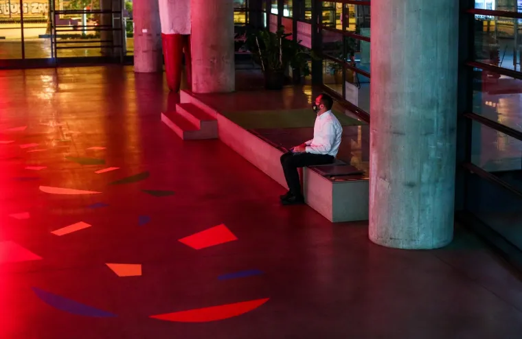 Tomislav Toma&scaron;ević povukao se u osamu s laptopom u svom izbornom stožeru.