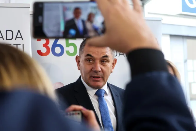 16.05.2021., Zagreb - Izborni stožer kandidatkinje za gradonačelnicu Zagreba Jelene Pavičić Vukičević na parkiralištu ispred prostorija Stranke rada i solidarnosti u Praškoj 5. Ivica Lovrić