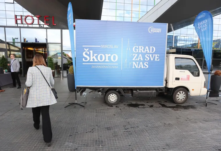 ATMOSFERA U IZBORNOM STOŽERU MIROSLAVA &Scaron;KORE; Rezultati se čekaju u hotelu International