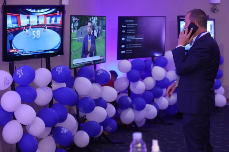 ATMOSFERA U IZBORNOM STOŽERU MIROSLAVA &Scaron;KORE; Rezultati se čekaju u hotelu International