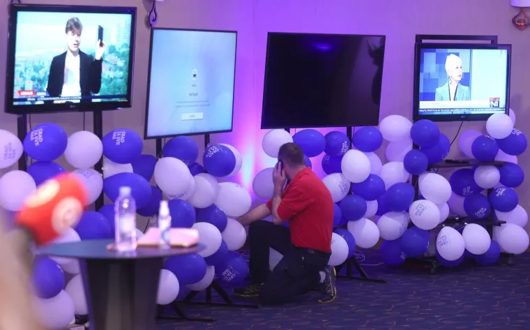 ATMOSFERA U IZBORNOM STOŽERU MIROSLAVA &Scaron;KORE; Rezultati se čekaju u hotelu International