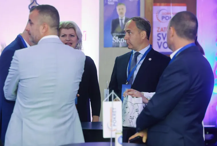 ATMOSFERA U IZBORNOM STOŽERU MIROSLAVA &Scaron;KORE; Rezultati se čekaju u hotelu International