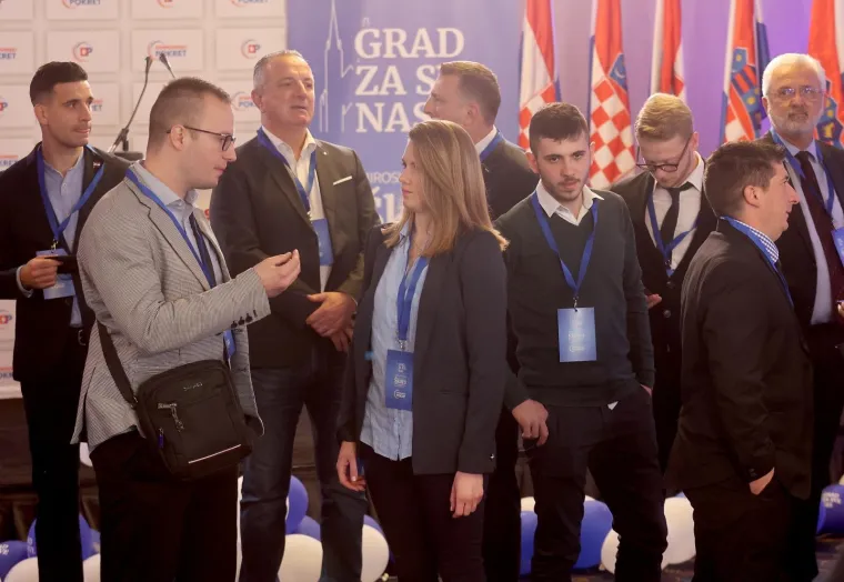 ATMOSFERA U IZBORNOM STOŽERU MIROSLAVA &Scaron;KORE; Rezultati se čekaju u hotelu International