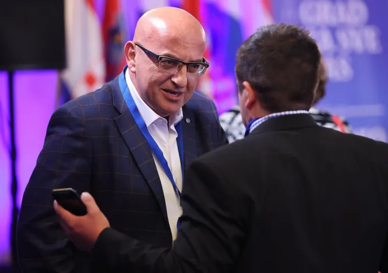 ATMOSFERA U IZBORNOM STOŽERU MIROSLAVA &Scaron;KORE; Rezultati se čekaju u hotelu International