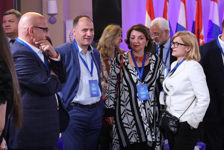 Branka Lozo, Ana Lederer.