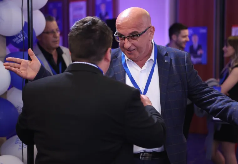 ATMOSFERA U IZBORNOM STOŽERU MIROSLAVA &Scaron;KORE; Rezultati se čekaju u hotelu International