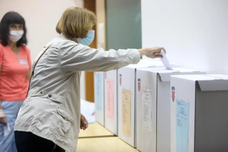 16.05.2021., Karlovac - Brojni gradjani izasli su na biracka mjesta i glasali za kandidate na listama za lokalne izbore. 
Photo: Kristina Stedul Fabac/PIXSELL