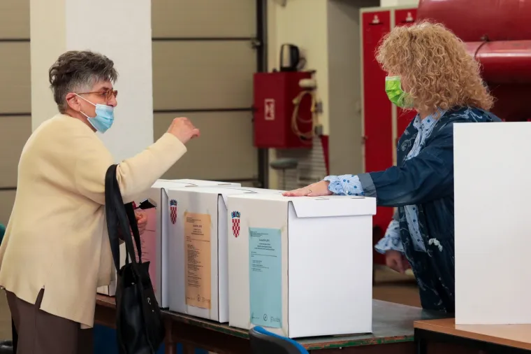 16.05.2021., Osijek -  Gradjani na biralistima glasuju za svoje kandidate na lokalnim izborima. Photo: Dubravka Petric/PIXSELL