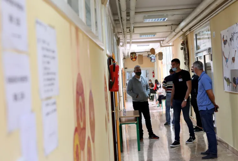 16.05.2021., Split - Gradjani od ranog jutra na biralistima glasuju za svoje kandidate na lokalnim izborima pridrzavajuci se mjera zastite.
Photo:Ivo Cagalj/PIXSELL