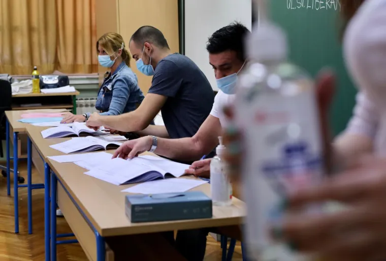 16.05.2021., Split - Gradjani od ranog jutra na biralistima glasuju za svoje kandidate na lokalnim izborima pridrzavajuci se mjera zastite.
Photo:Ivo Cagalj/PIXSELL