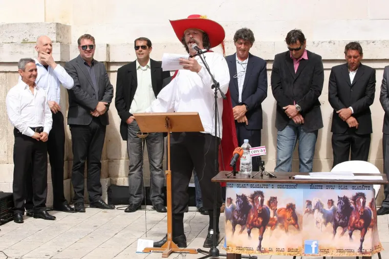 Najupečatljiviji kandidat za gradonačelnika kroz godine: Od kauboja koji dijeli janjetinu, preko Isusa, Francuza, do Ričarda