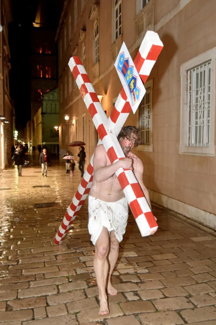 Najupečatljiviji kandidat za gradonačelnika kroz godine: Od kauboja koji dijeli janjetinu, preko Isusa, Francuza, do Ričarda