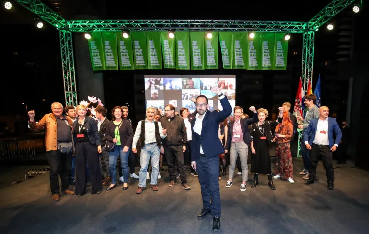 Slavlje u izbornom stožeru kandidata koalicije Možemo! - Zagreb je NAS! - Zelena alternativa ORaH - Nova ljevica - Za Grad! za gradonačelnika Zagreba Tomislava Toma&scaron;evića u Muzeju suvremene umjetnosti.