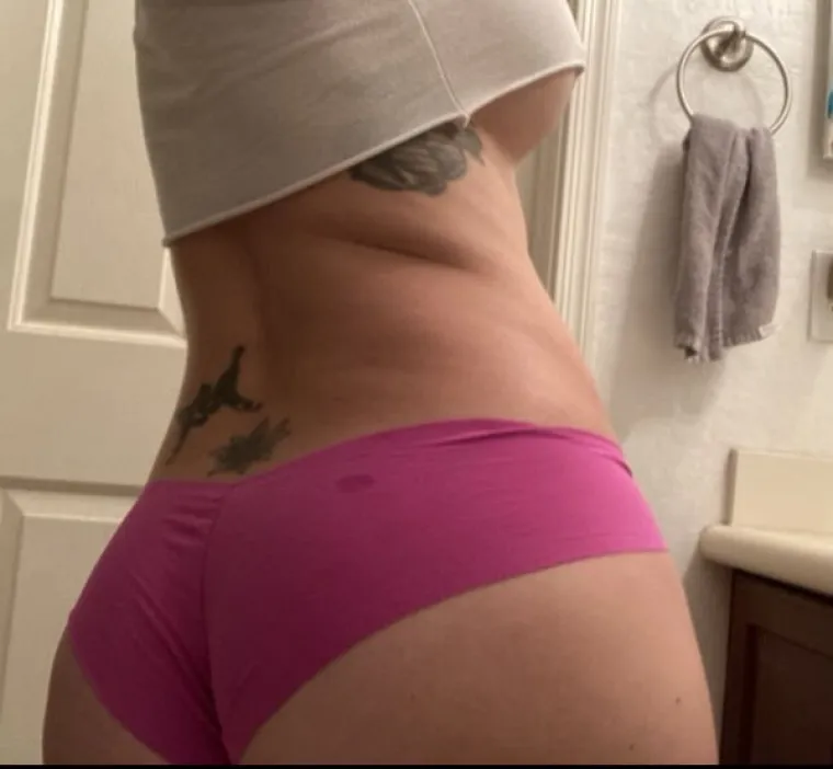 IZBACUJU GRUDI K'O POLITIČARI OBEĆANJA: Jo&scaron; danas umiljate i mazne, a već sutra bi se mogle uvući u ne&scaron;to manje transparentno