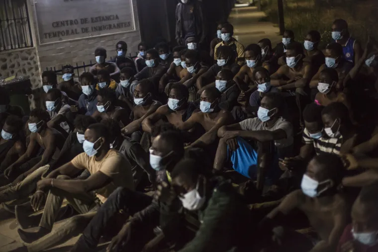 Nestvarne scene: Tisuće migranata plivalo kako bi u&scaron;lo u &Scaron;panjolsku!